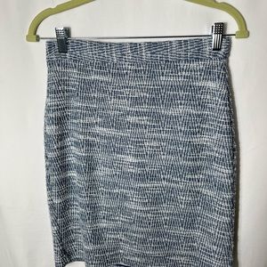 Banana Republic tweed mid pencil skirt size 2P